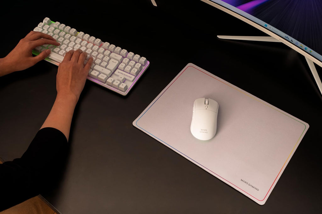 Mars Gaming MCP124, Layout Espanhol, Combo Gaming 3em1, Teclado Ergonômico H-Mech LED RGB, Mouse RGB 3200DPI Switches HUANO, Mousepad Nanotêxtil 360x260mm, Compatibilidade Multiplataforma, Preto